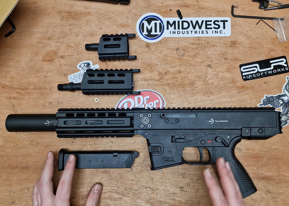 Porovnání délky SD setu (dole) oproti předpažbí Gen2 (nahoře) a Gen1 (uprostřed)